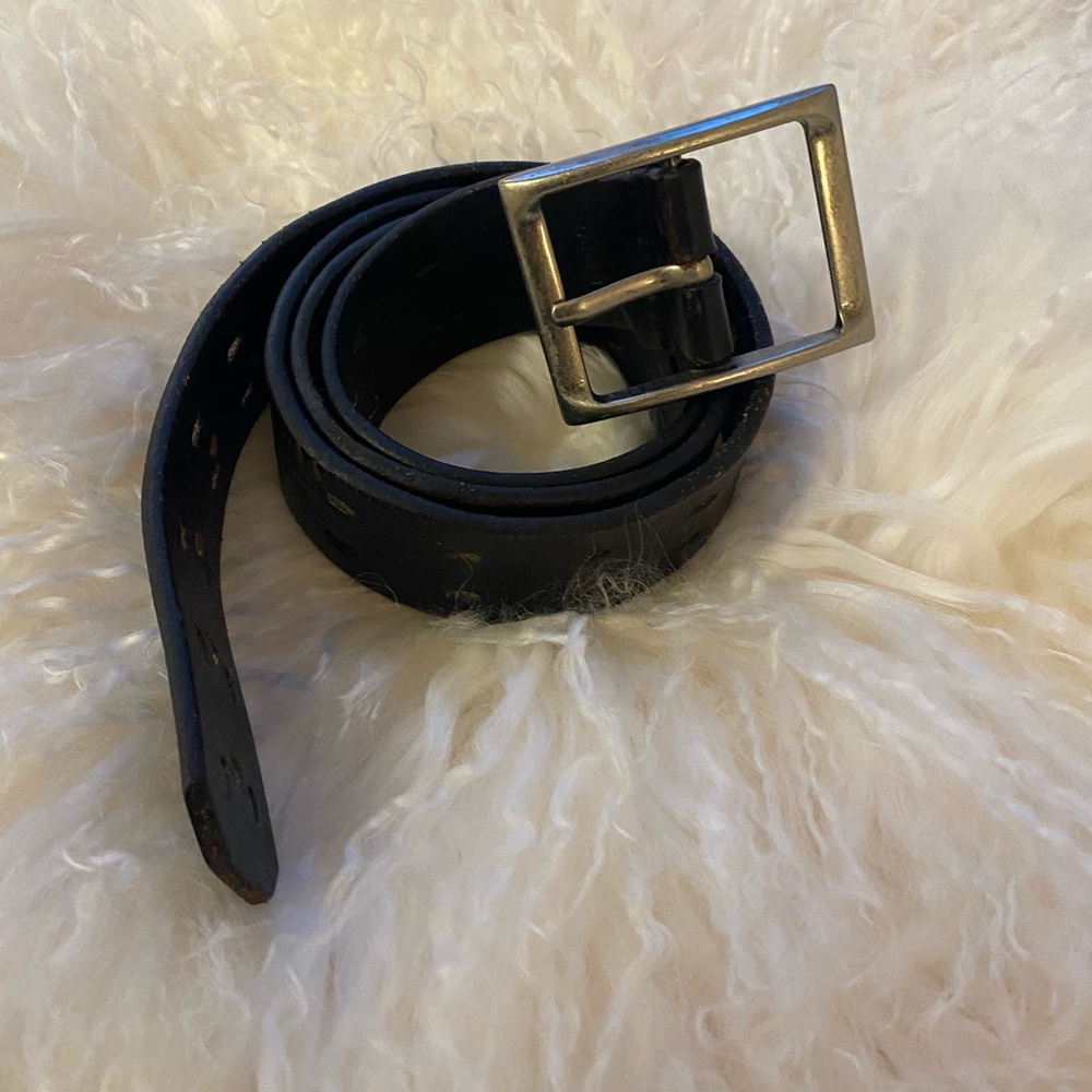 7/10 Vintage men’s perforated holed leather belt 32 inch size !!